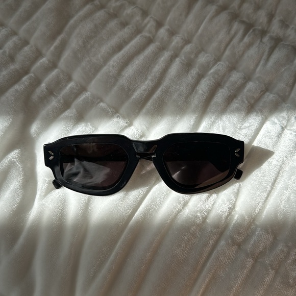 MCQUEEN SUNNIES - Picture 3 of 4